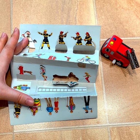 Vintage Kids Fire Engine Freddie Interactive Toy Truck Pop-Up Playset Book - Picture 6 of 6